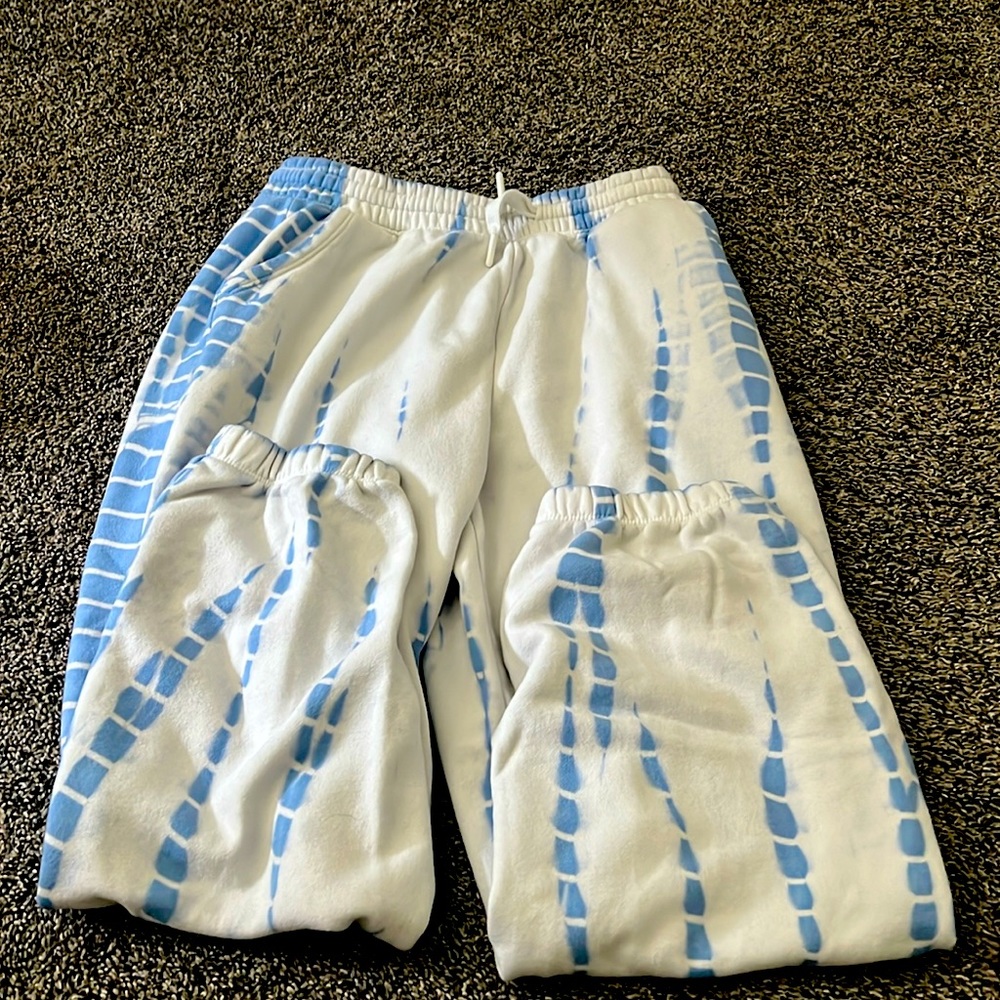 Cute baggy sweat pants with an adjustable waistband